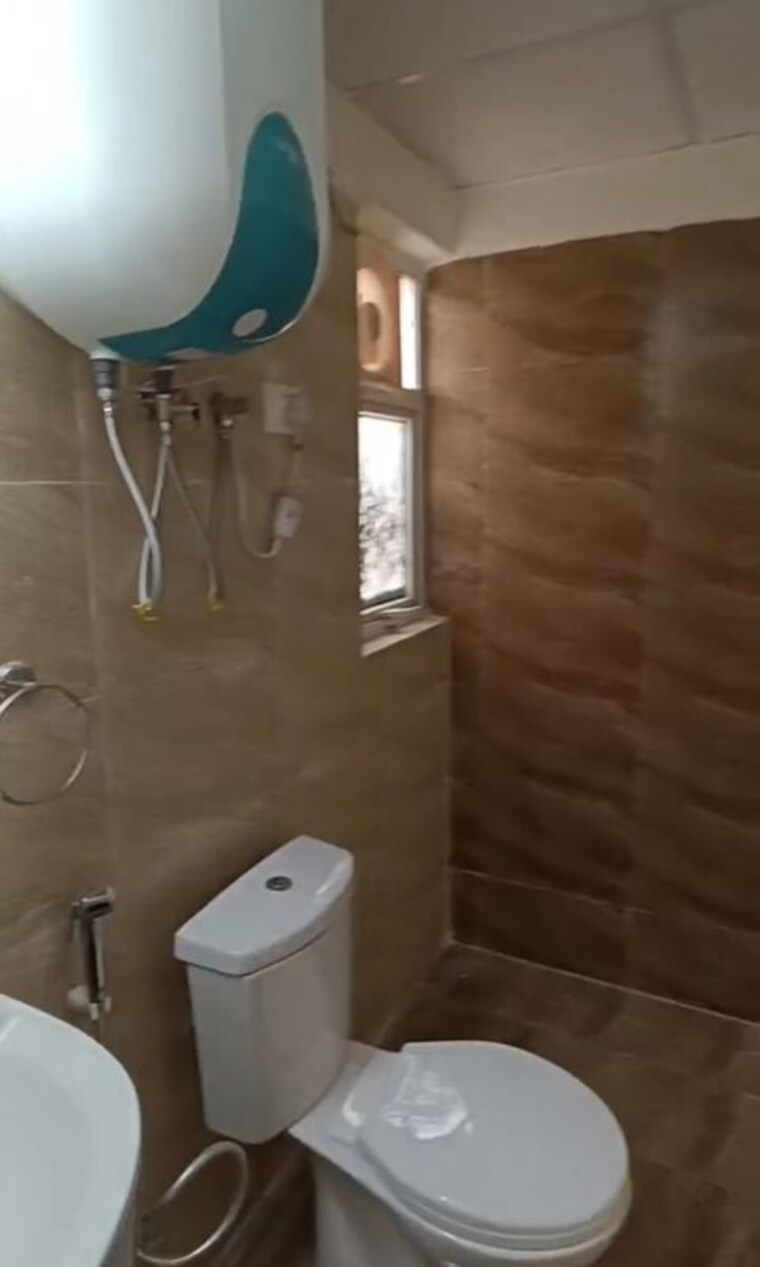 Bathroom, amrapali-centurian-park 3 Bedroom 1400 Sq.Ft. Apartment In Tech Zone 4 Greater Noida Greater Noida 10294707