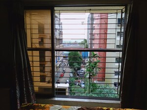 Room in 2.5 BHK Apartment at Shashtri Nagar – for Sale