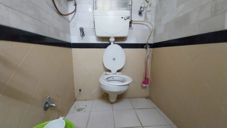 Bathroom, hari-preet-apartment 3 Bedroom 1220 Sq.Ft. Apartment In Santacruz West Mumbai 10537046