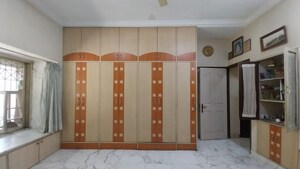Room in 3 BHK Apartment at Hari Preet Apartment, Santacruz West – for Sale
