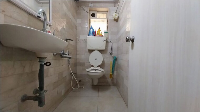 Bathroom, hari-preet-apartment 3 Bedroom 1220 Sq.Ft. Apartment In Santacruz West Mumbai 10537046