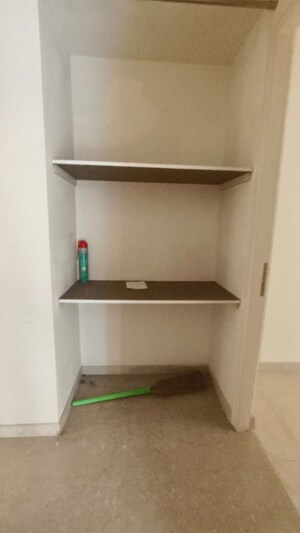 Furnished Amenities in 3 BHK Apartment at Lodha Sterling, Kolshet Road – for Rent