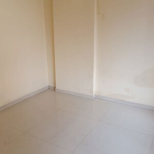 Room in 1 BHK Apartment at Topiwala CHS, Goregaon West – for Sale