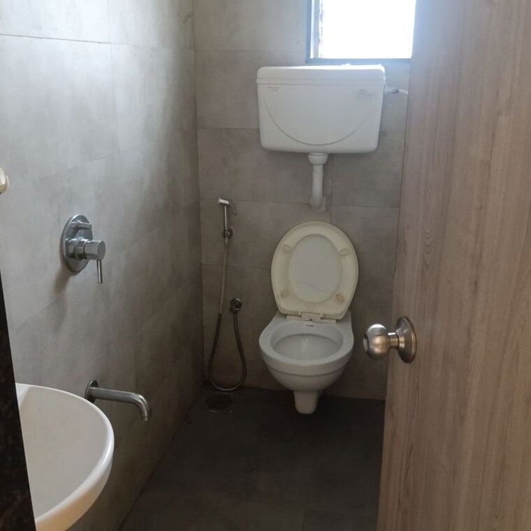 Bathroom, topiwala-chs 1 Bedroom 430 Sq.Ft. Apartment In Goregaon West Mumbai 10501960