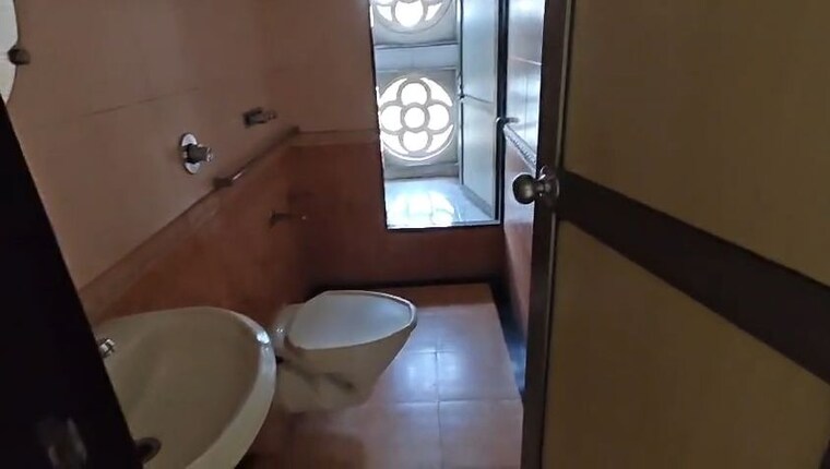 Bathroom, neelkanth-gardens 3 Bedroom 1560 Sq.Ft. Apartment In Chembur Mumbai 10537088