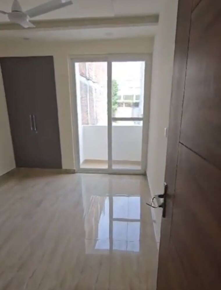 Room, puri-kohinoor 3 Bedroom 140 Sq.Yd. Builder Floor In Sector 89 Faridabad 10537099