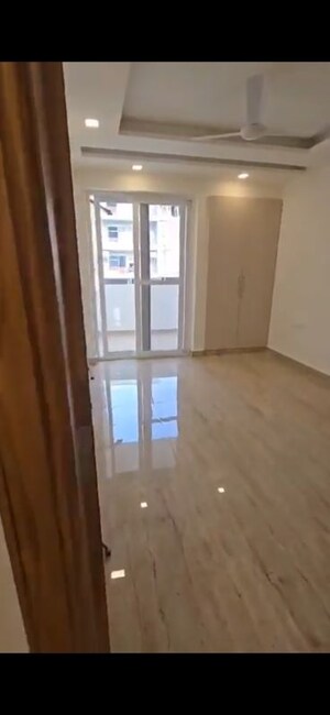 Room in 3 BHK Builder Floor at Puri Kohinoor, Sector 89 – for Sale