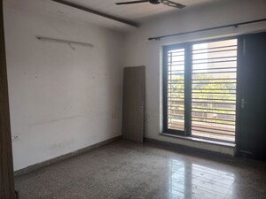 Room in 3 BHK Builder Floor at Ansal Sushant Lok I, Sector 43 – for Rent