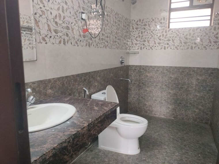 Bathroom, ansal-sushant-lok-i 3 Bedroom 215 Sq.Yd. Builder Floor In Sector 43 Gurgaon 10537100