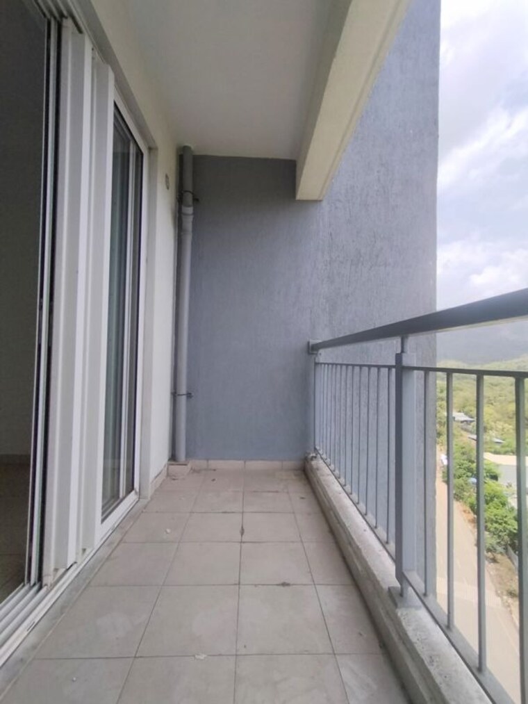 Balcony, godrej-emerald 2 Bedroom 600 Sq.Ft. Apartment In Ghodbunder Road Thane 10537122