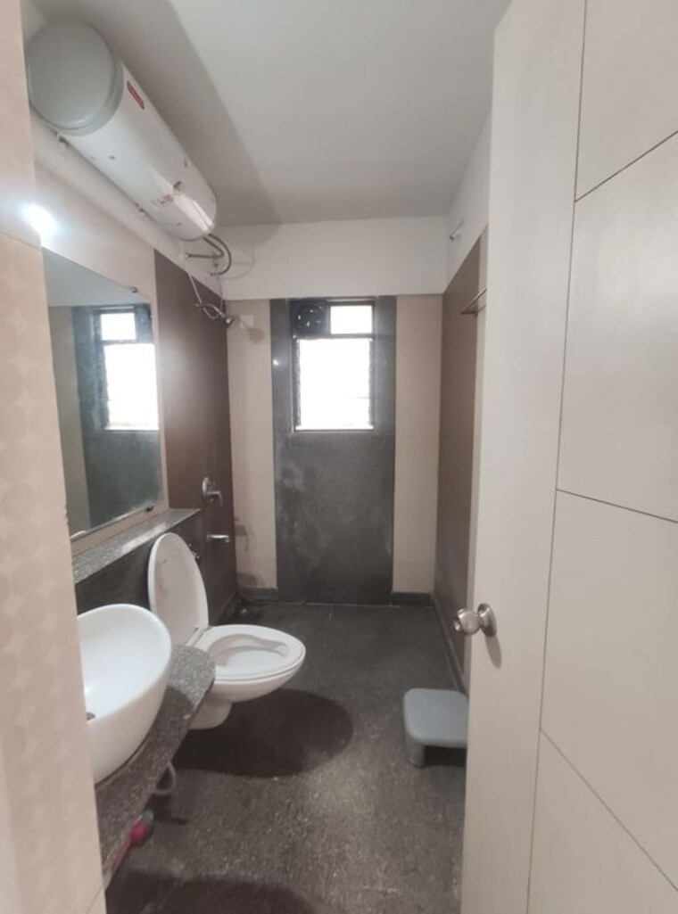 Bathroom, kalpataru-splendour 2 Bedroom 840 Sq.Ft. Apartment In Wakad Pune 10537127
