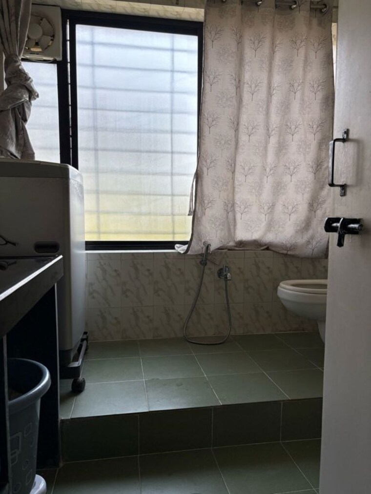 Bathroom, suda-silver-estate 4 Bedroom 1850 Sq.Ft. Apartment In Kondhwa Pune 10537159