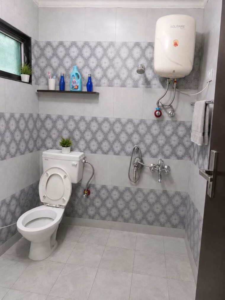 Bathroom, aliganj-plaza 3 Bedroom 1800 Sq.Ft. Independent House In Aliganj Lucknow 10537172