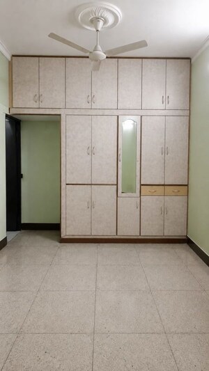 Room in 3 BHK Independent House at Aliganj Plaza, Aliganj – for Rent