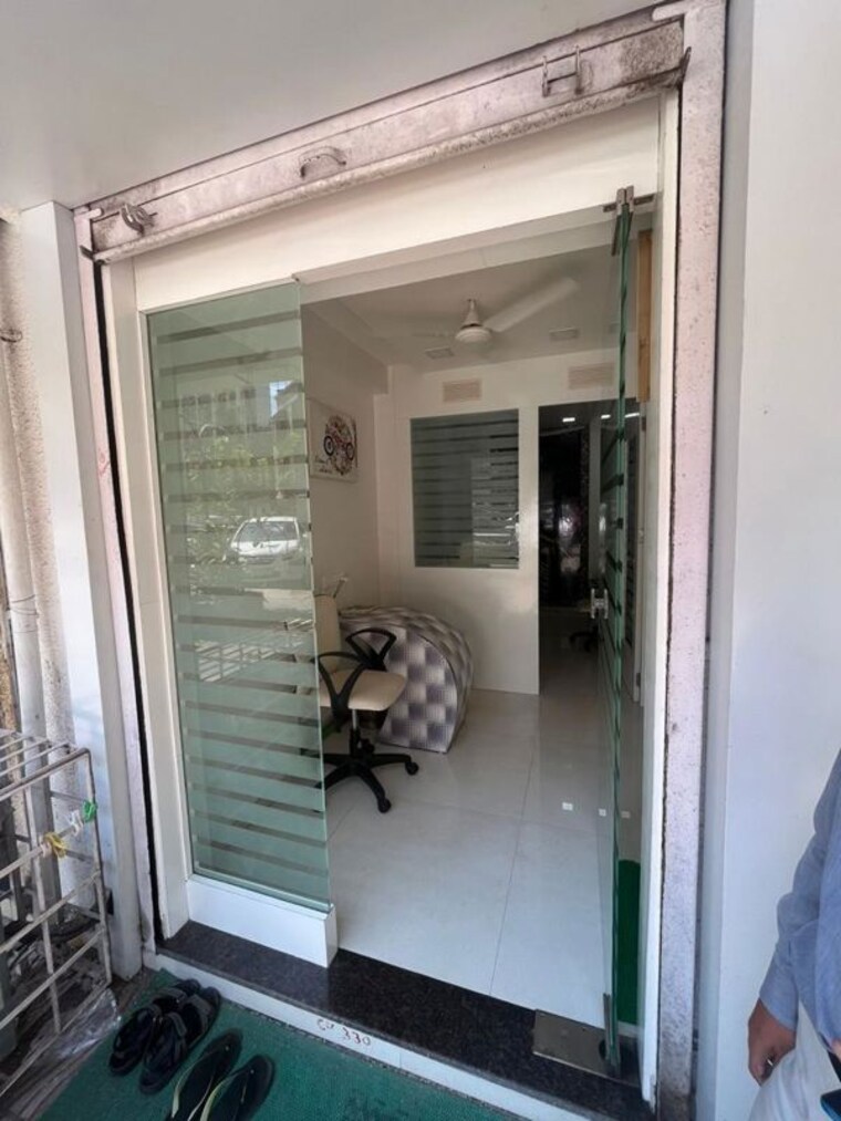 Parking, veena-santoor Commercial Shop 135 Sq.Ft. In Borivali West Mumbai 10537171