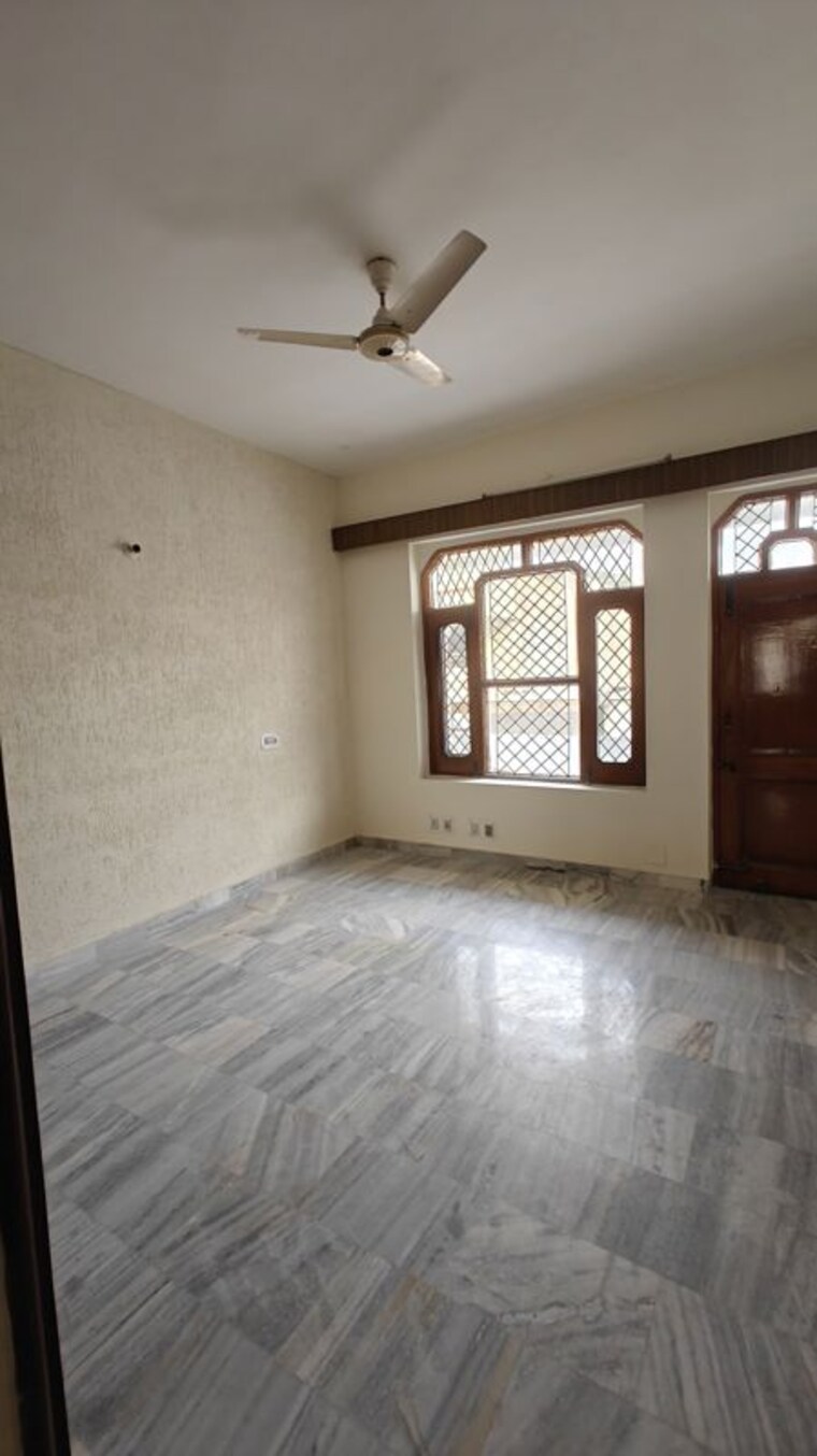 Room, sector 10 3.5 Bedroom 2800 Sq.Ft. Builder Floor In Sector 10 Panchkula 10537166