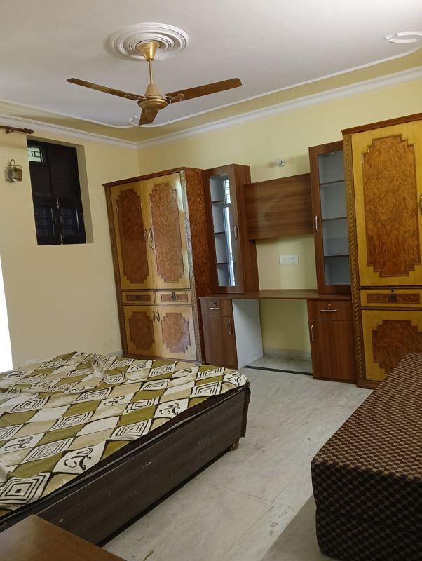 2 BHK + Basement 2200 Sq.Ft. Builder Floor in Unitech Infospace