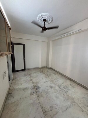 Room in 2 BHK Apartment at Dadar West – for Rent