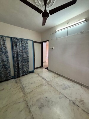 Room in 2 BHK Apartment at Dadar West – for Rent