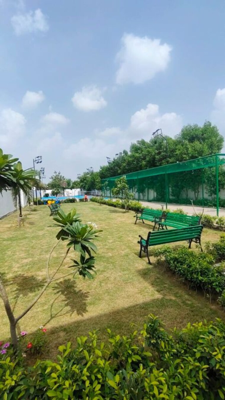 Garden, nkv-golden-avenue 3 Bedroom 149 Sq.Yd. Builder Floor In Sohna Sector 35 Gurgaon 10537165