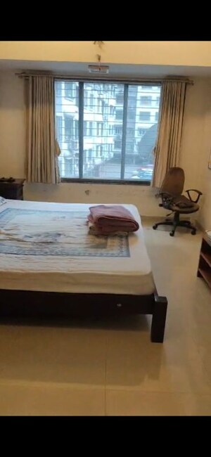Bedroom in 2 BHK Apartment at Gurunanak Complex, Andheri East – for Rent