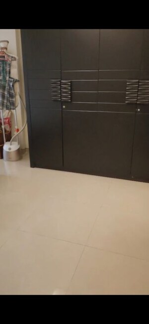 Room in 2 BHK Apartment at Gurunanak Complex, Andheri East – for Rent