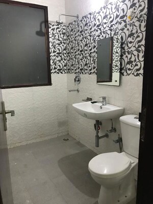 Bathroom in 3 BHK Builder Floor at Craft Destination 43, Sector 43 – for Rent