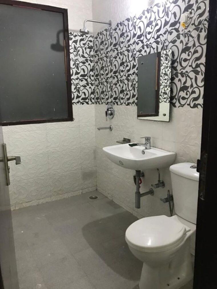 Bathroom, craft-destination-43 3 Bedroom 215 Sq.Yd. Builder Floor In Sector 43 Gurgaon 10537222
