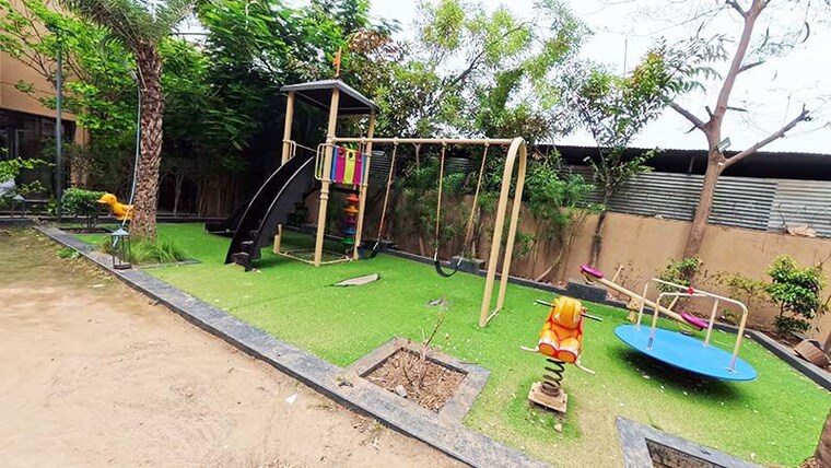 Garden, chandkheda 2 Bedroom 145 Sq.Yd. Apartment In Chandkheda Ahmedabad 10537240