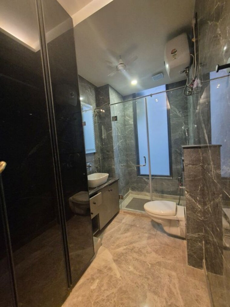 Bathroom, whispering-meadows 3 Bedroom 215 Sq.Yd. Builder Floor In Sector 43 Gurgaon 10537237