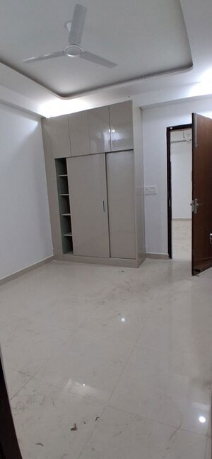 Room in 2 BHK Builder Floor at Sector 49 – for Sale