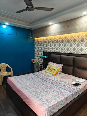 Bedroom in 3 BHK Apartment at Gaur City 7th Avenue, Sector 4 Greater Noida – for Rent