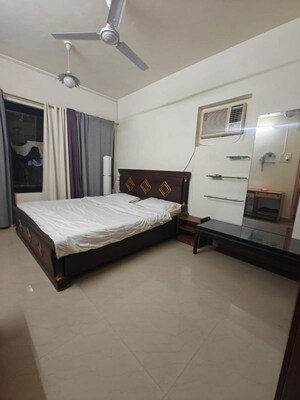 Bedroom in 1 BHK Apartment at Bandra West – for Rent