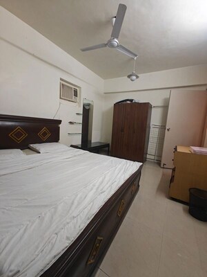 Bedroom in 1 BHK Apartment at Bandra West – for Rent