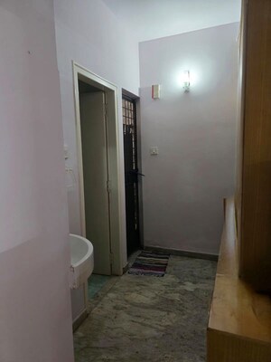 Room in 3 BHK Apartment at Vandana Classic, Hsr Layout – for Rent