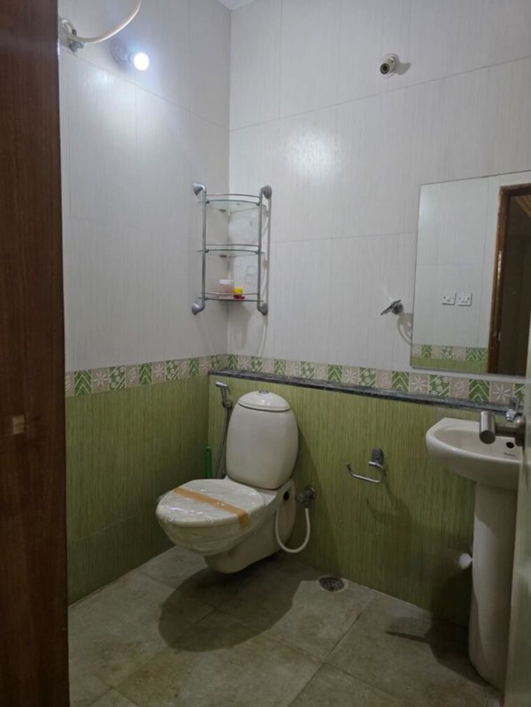 Bathroom, vandana-classic 3 Bedroom 1750 Sq.Ft. Apartment In Hsr Layout Bangalore 10537275