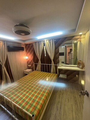 Bedroom in 1 BHK Apartment at Bandra West – for Rent