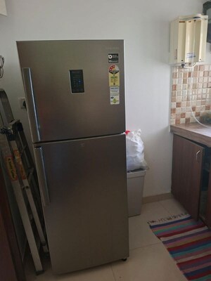 Furnished Amenities in 2 BHK Apartment at Bandra West – for Rent