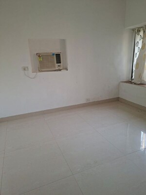 Room in 2 BHK Apartment at Bandra West – for Rent