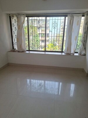 Room in 2 BHK Apartment at Bandra West – for Rent