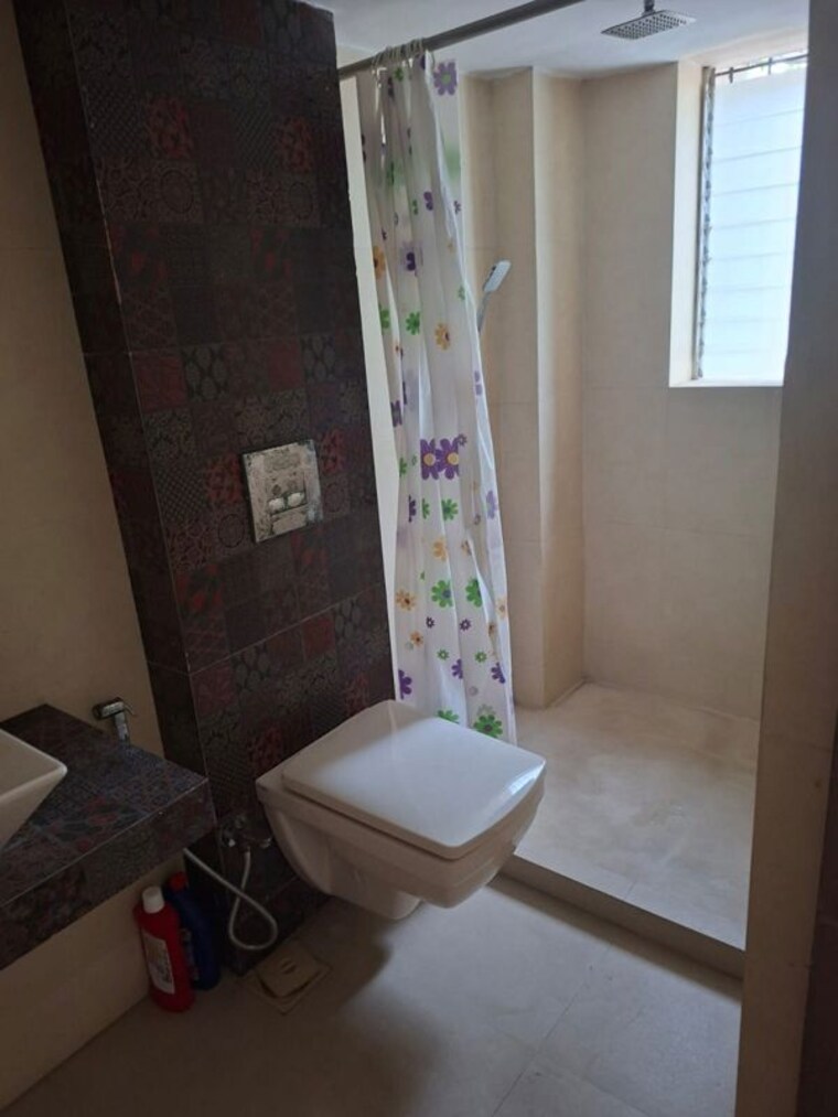 Bathroom, bandra west 2 Bedroom 700 Sq.Ft. Apartment In Bandra West Mumbai 10537306