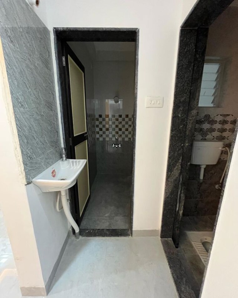 Bathroom, mig-colony-gokhalenagar 1 Bedroom 500 Sq.Ft. Independent House In Gokhalenagar Pune 10537313