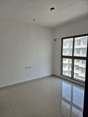 Room in 1 BHK Apartment at UK Iridium, Kandivali East – for Rent