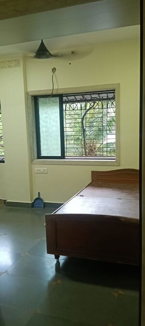 Room in 1 BHK Apartment at Shamsagar Apartment, Lower Parel – for Rent