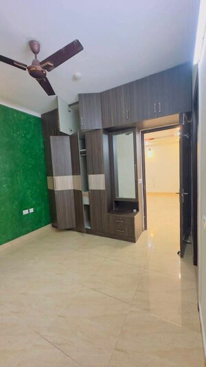 Room in 2 BHK Apartment at Gaur City 2 - 12th Avenue, Sector 16c Greater Noida – for Rent
