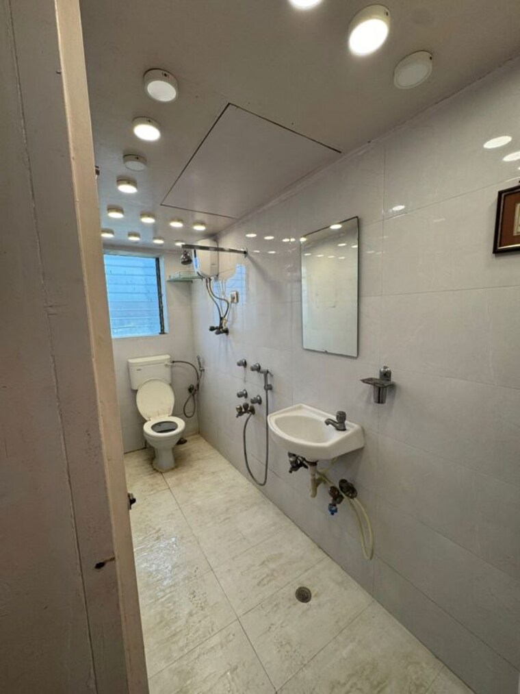 Bathroom, patel-apartment 1 Bedroom 600 Sq.Ft. Apartment In Worli Mumbai 10537334