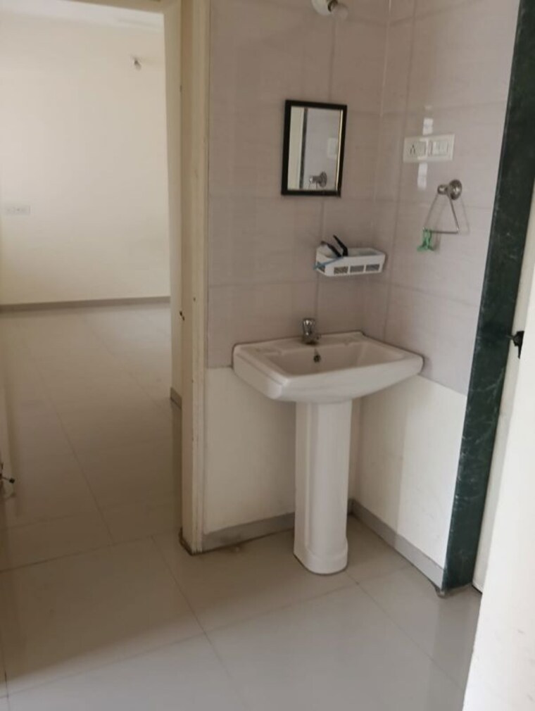 Bathroom, vardhman-dhruv 1 Bedroom 515 Sq.Ft. Apartment In Thergaon Pune 10537320