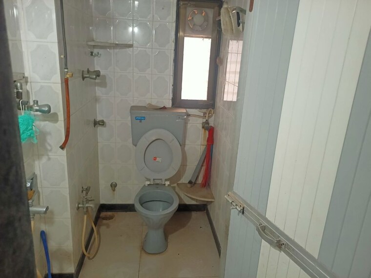 Bathroom, kamana-chs 1 RK 300 Sq.Ft. Apartment In Prabhadevi Mumbai 10537350