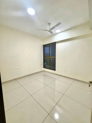 Room in 1 BHK Apartment at Chandak 34 Park Estate, Goregaon West – for Sale