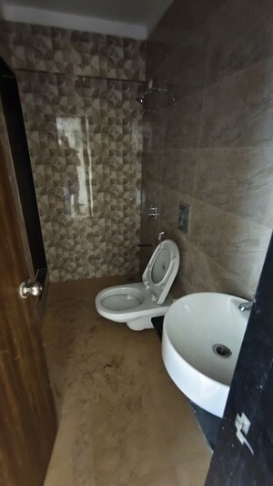 Bathroom in 4 BHK Apartment at Mahavir Square, Manpada – for Rent